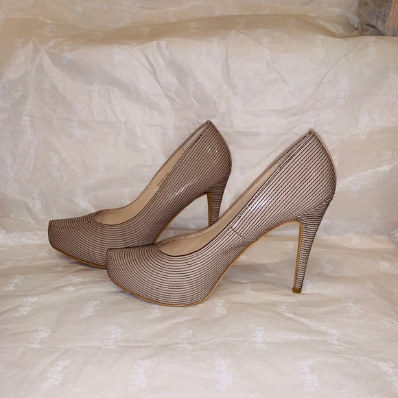 Victoria Secret Pumps Beige Size 8.5 - Picture 4 of 7